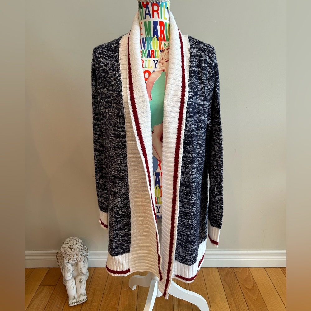 Like new My Style cardigan. Size medium.